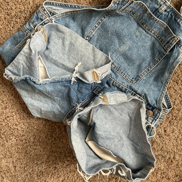 BDG Urban Outfitters Light Wash Denim Short Overalls L (8-10?) - Picture 9 of 16